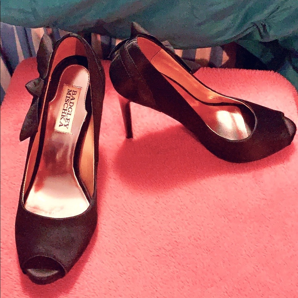 Badgley Mishka Guda Side Bow Black Satin Pump